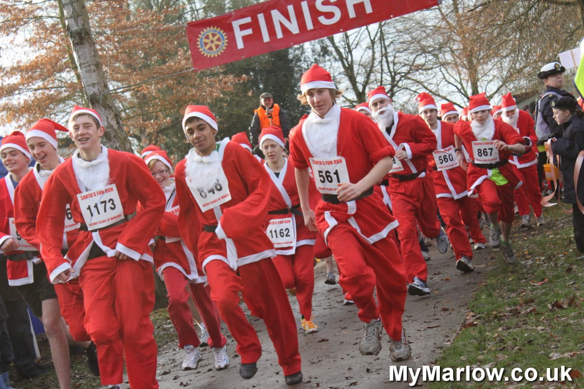 Photo special – Marlow Santa Fun Run 2010