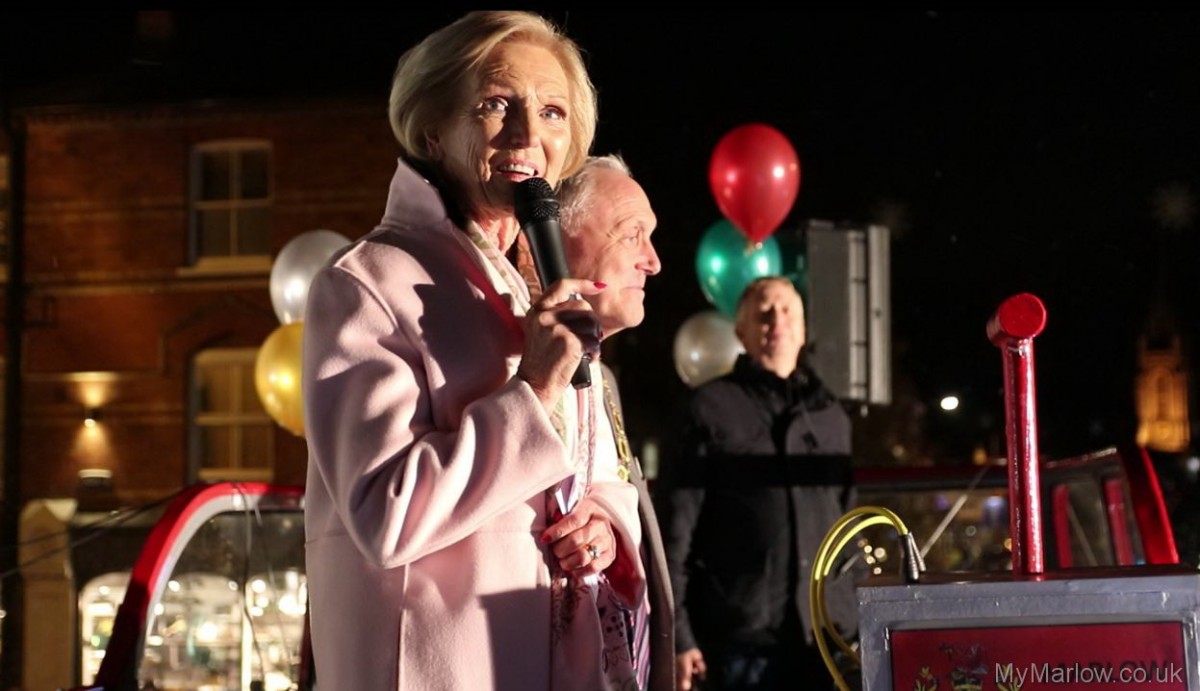 GALLERY: Mary Berry switches on Marlow’s lights