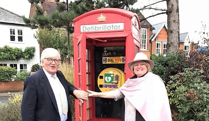 Two new defibrillator units for Marlow’s old phoneboxes!