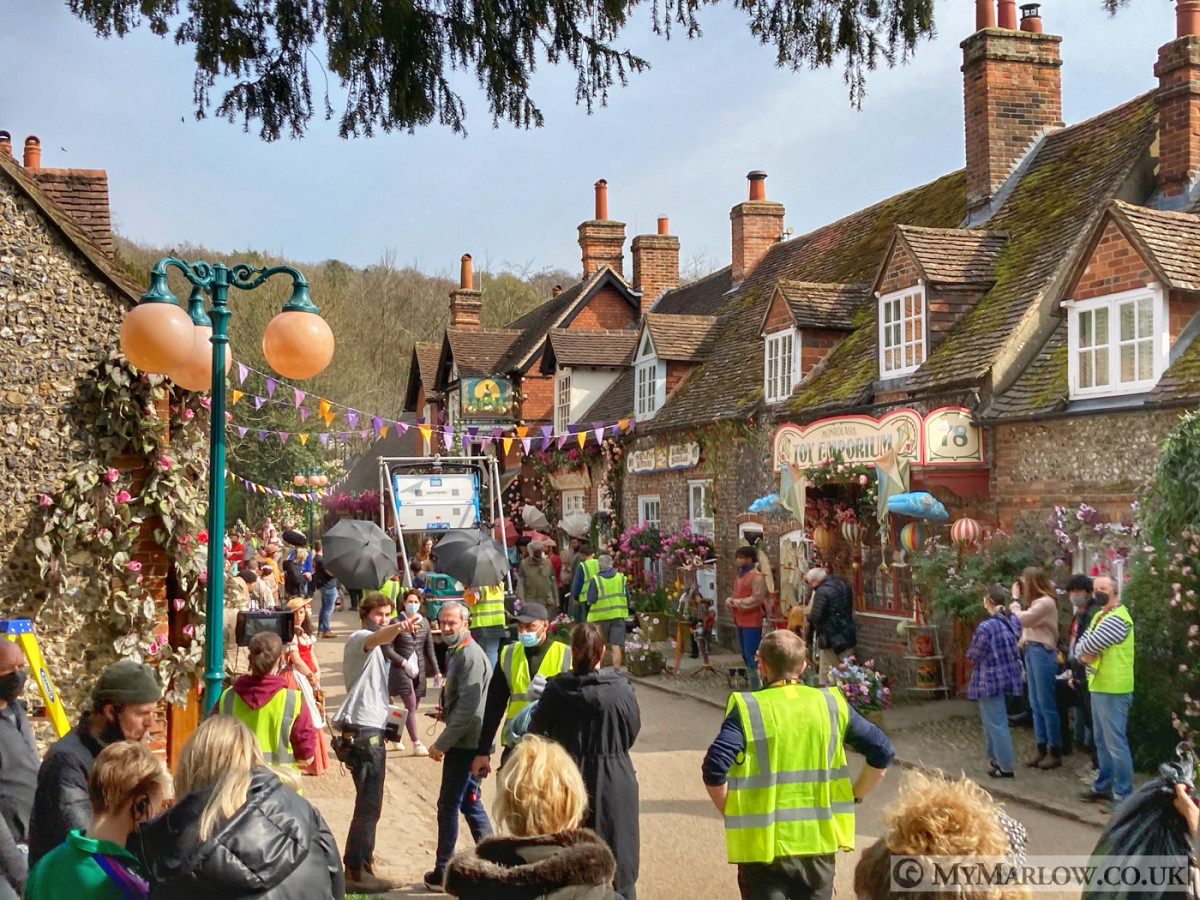 *GALLERY* Disney filming Enchanted sequel
