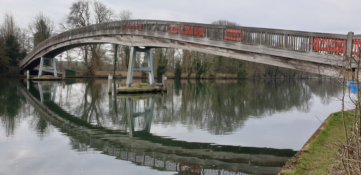 Temple footbridge closed
