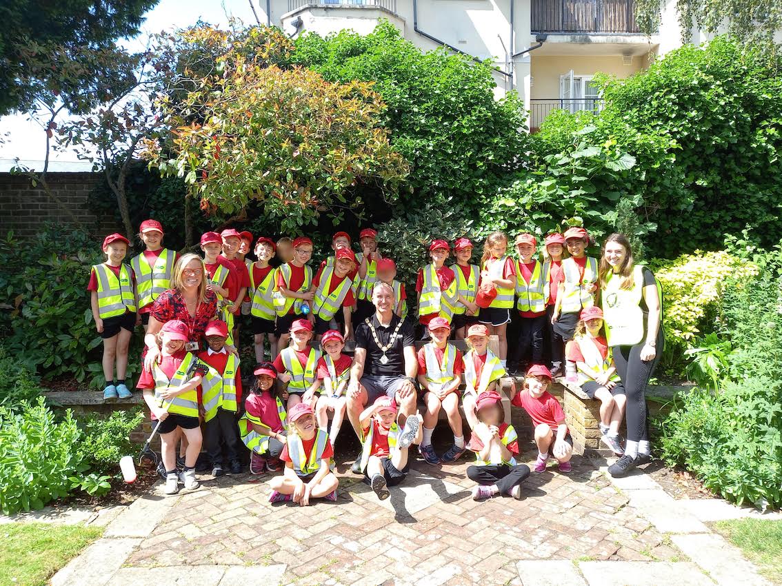 Marlow schoolchildren support community with park cleanup